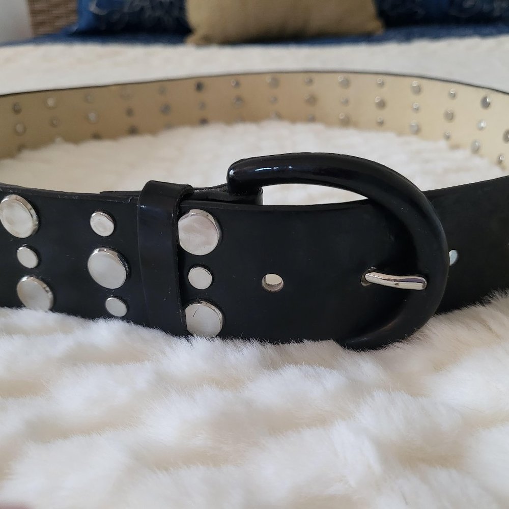 WHITE HOUSE BLACK MARKET BLACK RIVETS BELT SMALL